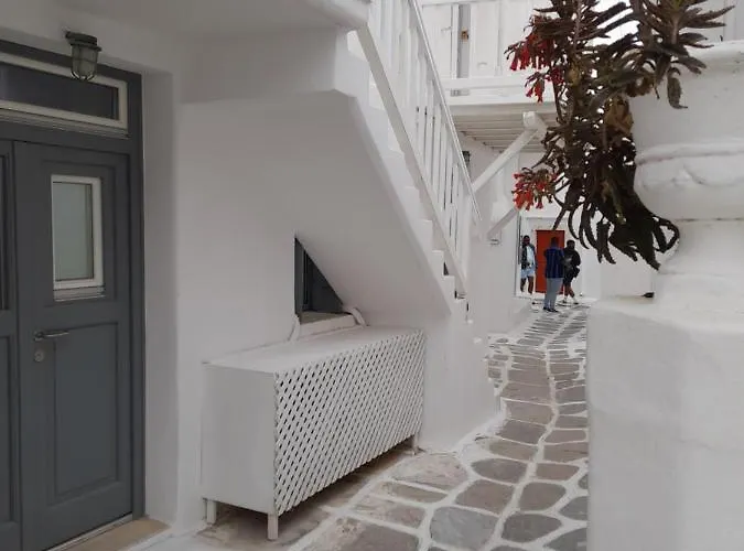 Petra Pelikan Mykonos Town