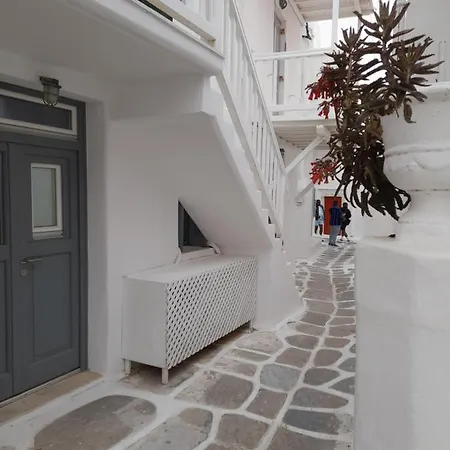 Petra Pelikan Mykonos Town