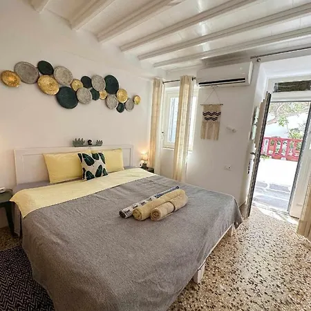 Petra Pelikan * Mykonos Town